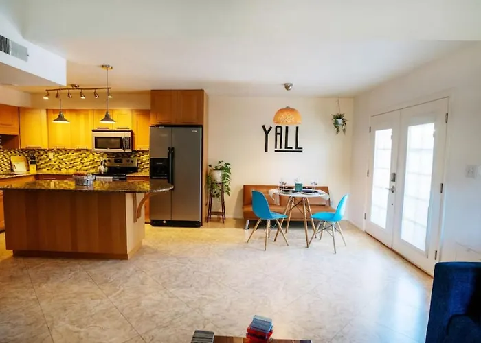 Holiday home Modern 2br In Location With Pool Access